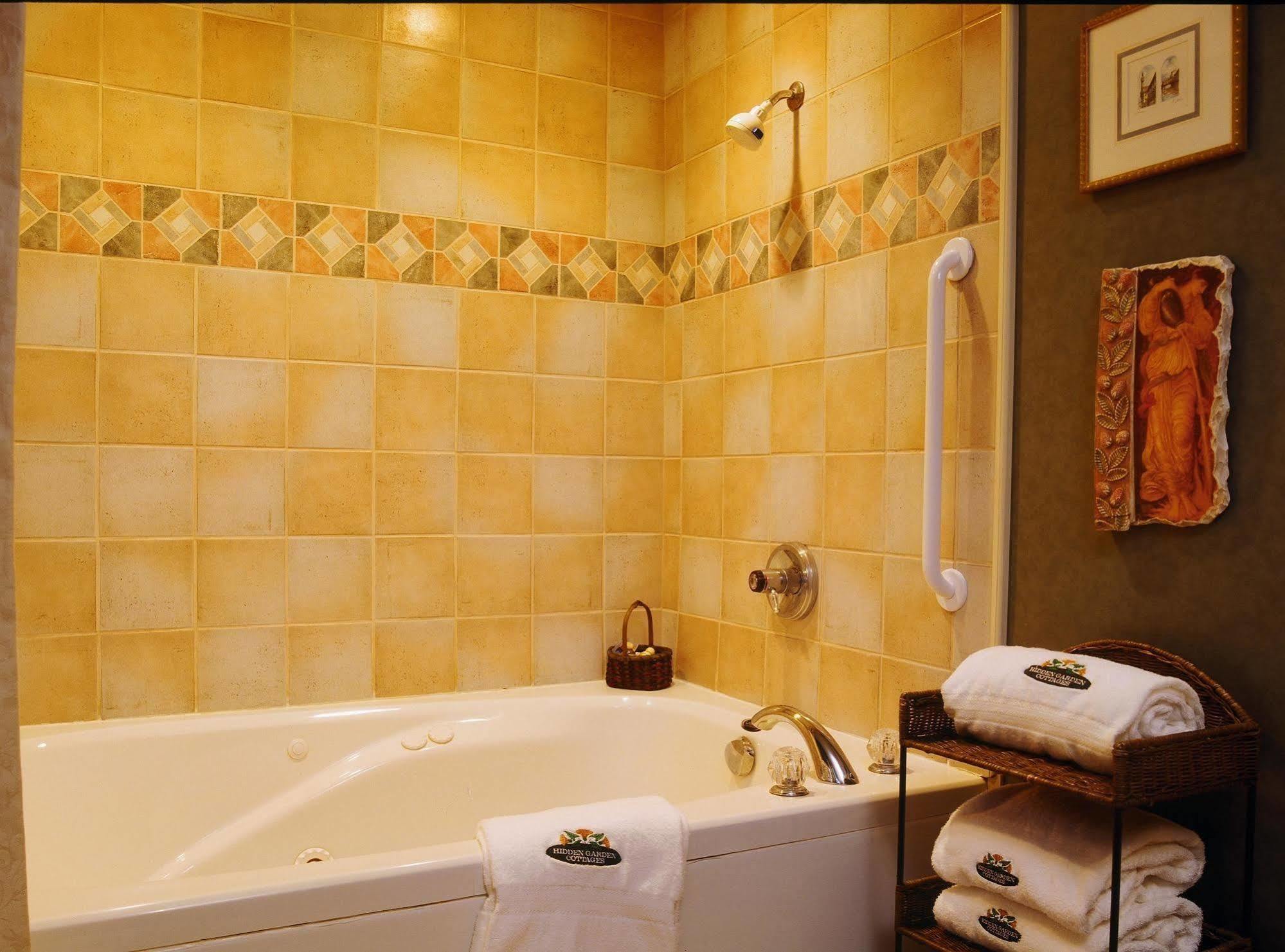 ساوغاتوك Hidden Garden Cottages & Suites الغرفة الصورة